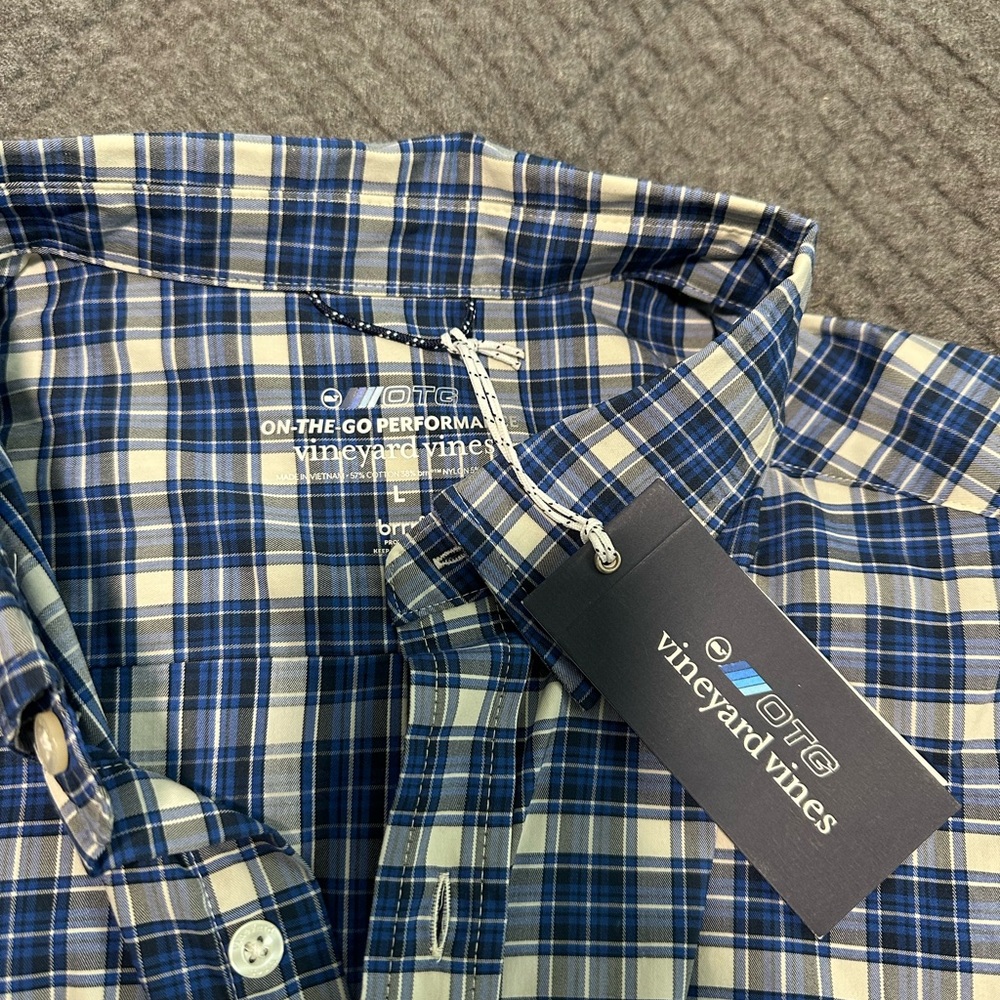 Vineyard Vines Men's Navy and White Plaid Shirt